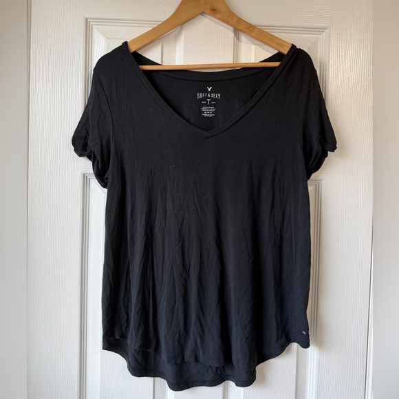 American Eagle Outfitters Tops - American Eagle Outfitters Black V‑Neck Short Sleeve Tee